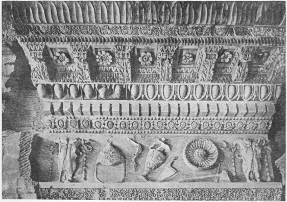 Карниз и фриз храма Веспасиана (I в. н. э.)