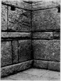 Угол цистерны на ольвийской агоре (раскопки 1948 г.). Псевдо-исодомная кладка. Раскопки 1948 г.