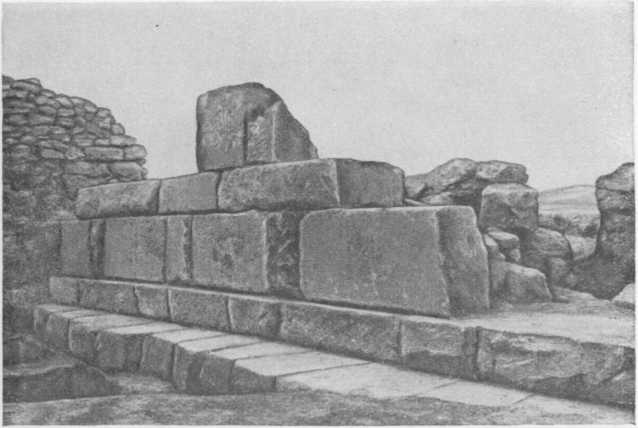 Развалины оборонительной стены Ольвии. IV в. до н. э.
