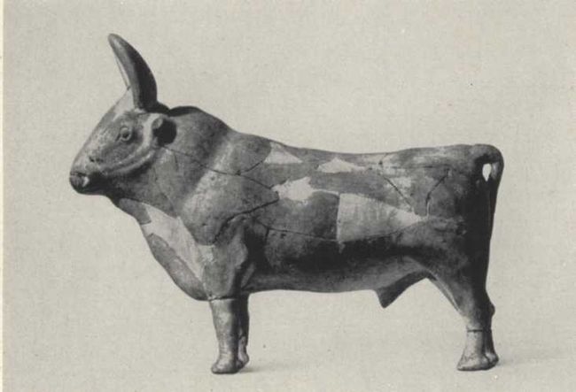 Ваза в виде фигуры быка с о. Псира. Конец XVI в. до н. э.