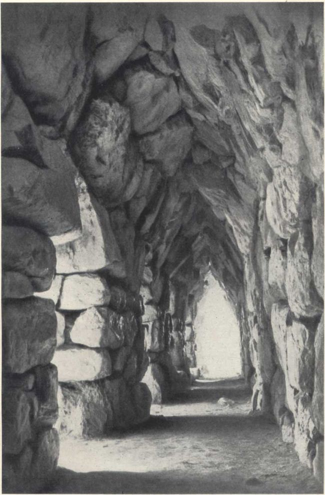 Крепость в Тиринфе. Галерея и казематы