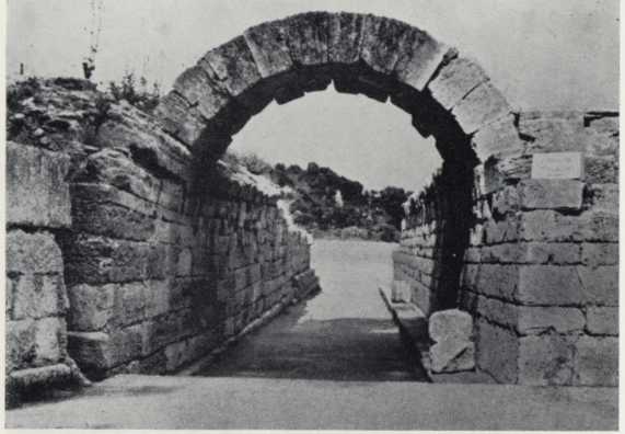 Сводчатый проход на стадион. III в. до н. э. Вид с запада