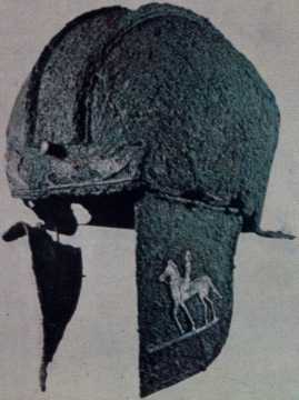 Бронзовый шлем иллирийского типа с серебряными украшениями. 530 г. до н. э.